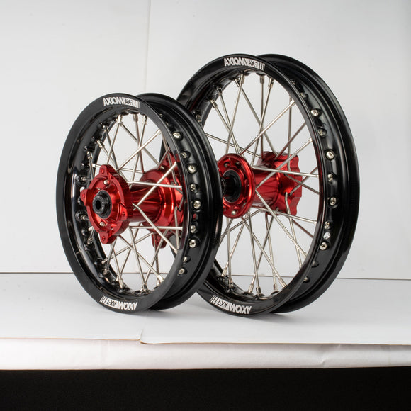 Axiom axiom red black